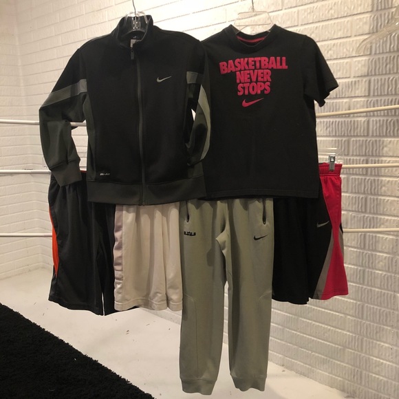 nike athletic clothes